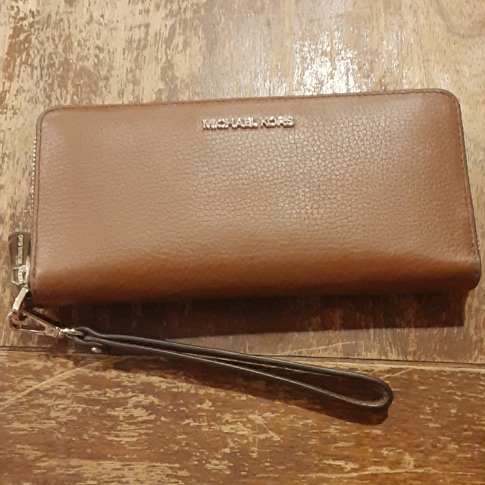 Michael Kors wristlet wallet